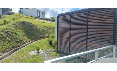 VENDO CASA DUPLEX  EN GUATAPE