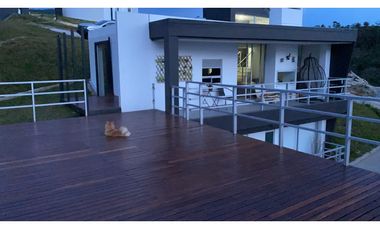 VENDO CASA DUPLEX  EN GUATAPE