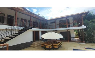 Venta de casaquinta de 2113 M2 en 2900 mill en Anapoima Cund, COL.