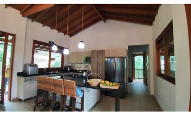 Venta de casaquinta de 2113 M2 en 2900 mill en Anapoima Cund, COL.