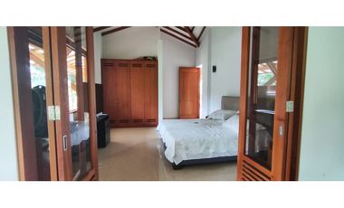 Venta de casaquinta de 2113 M2 en 2900 mill en Anapoima Cund, COL.