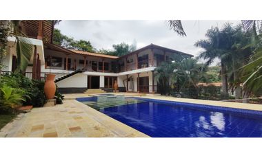 Venta de casaquinta de 2113 M2 en 2900 mill en Anapoima Cund, COL.