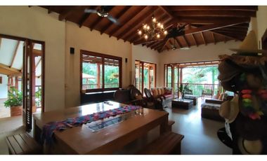 Venta de casaquinta de 2113 M2 en 2900 mill en Anapoima Cund, COL.