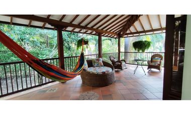 Venta de casaquinta de 2113 M2 en 2900 mill en Anapoima Cund, COL.