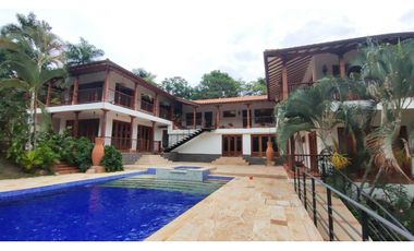 Venta de casaquinta de 2113 M2 en 2900 mill en Anapoima Cund, COL.