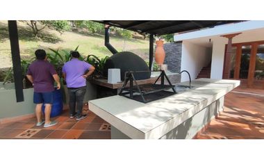 Venta de casaquinta de 2113 M2 en 2900 mill en Anapoima Cund, COL.