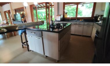 Venta de casaquinta de 2113 M2 en 2900 mill en Anapoima Cund, COL.