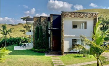 Hermosa casa moderna en El Carmen de Viboral