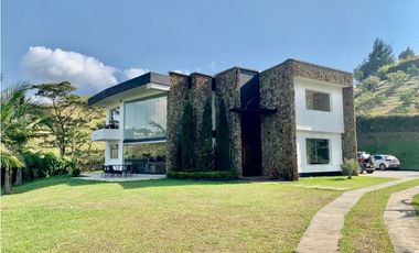 Hermosa casa moderna en El Carmen de Viboral