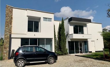 Hermosa casa moderna en El Carmen de Viboral