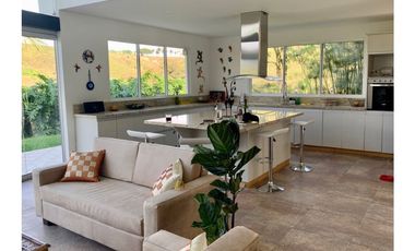 Hermosa casa moderna en El Carmen de Viboral