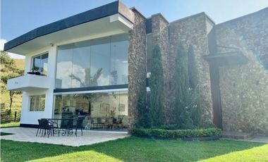 Hermosa casa moderna en El Carmen de Viboral