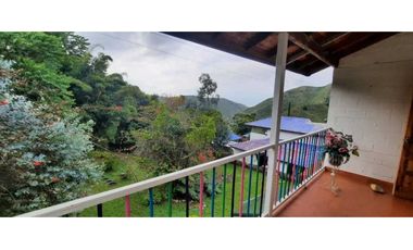 Vendo finca casa de campo  yumbo vereda Santa Inés  antes de la cumbre