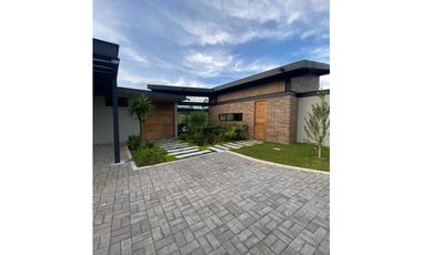 Venta de casa en el retiro