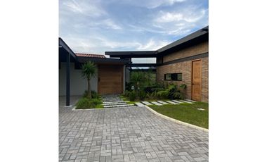Venta de casa en el retiro