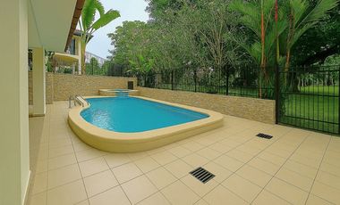 SE VENDE ESPACIOSA CASA CON PISCINA EN ALBROOK