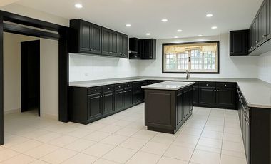 SE VENDE ESPACIOSA CASA CON PISCINA EN ALBROOK