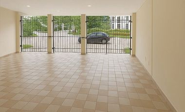 SE VENDE ESPACIOSA CASA CON PISCINA EN ALBROOK