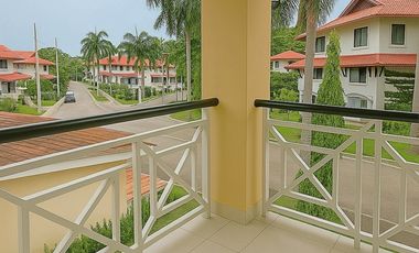 SE VENDE ESPACIOSA CASA CON PISCINA EN ALBROOK