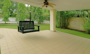 SE VENDE ESPACIOSA CASA CON PISCINA EN ALBROOK