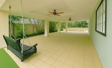 SE VENDE ESPACIOSA CASA CON PISCINA EN ALBROOK