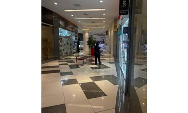 EL DORADO MALL / 130 M / PISO MEDIO / DIVISIONES / AIRE CENTRAL