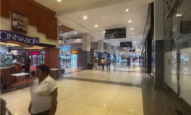 EL DORADO MALL / 130 M / PISO MEDIO / DIVISIONES / AIRE CENTRAL