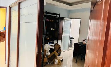 EL DORADO MALL / 130 M / PISO MEDIO / DIVISIONES / AIRE CENTRAL