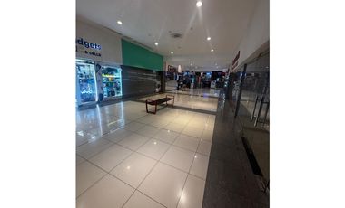 EL DORADO MALL / 130 M / PISO MEDIO / DIVISIONES / AIRE CENTRAL