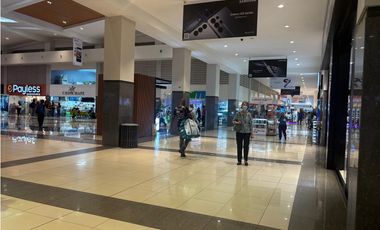 EL DORADO MALL / 130 M / PISO MEDIO / DIVISIONES / AIRE CENTRAL