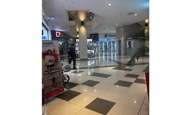 EL DORADO MALL / 130 M / PISO MEDIO / DIVISIONES / AIRE CENTRAL