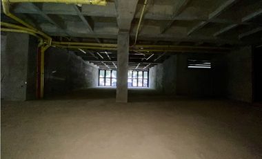 SE ARRIENDA LOCAL EN LAURELES SECTOR AV BOLIVARIANA