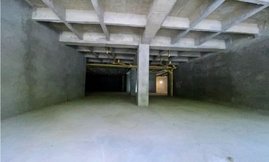 SE ARRIENDA LOCAL EN LAURELES SECTOR AV BOLIVARIANA