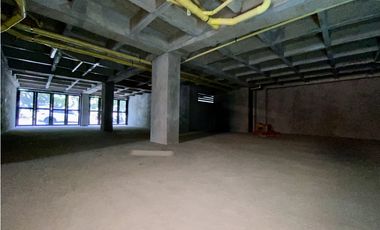 SE ARRIENDA LOCAL EN LAURELES SECTOR AV BOLIVARIANA