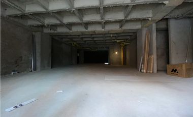 SE ARRIENDA LOCAL EN LAURELES SECTOR AV BOLIVARIANA