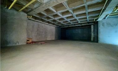 SE ARRIENDA LOCAL EN LAURELES SECTOR AV BOLIVARIANA