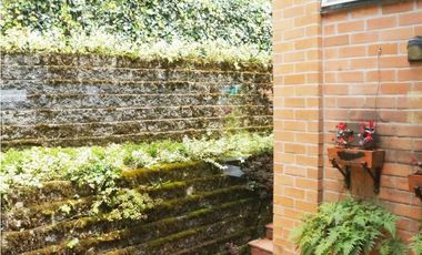 Venta casa en Alto del Escobero, Envigado 4 alcobas  Terraza y estudio