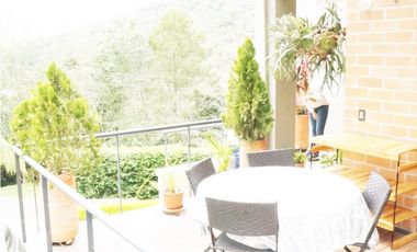 Venta casa en Alto del Escobero, Envigado 4 alcobas  Terraza y estudio