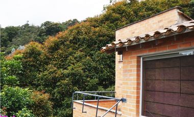 Venta casa en Alto del Escobero, Envigado 4 alcobas  Terraza y estudio