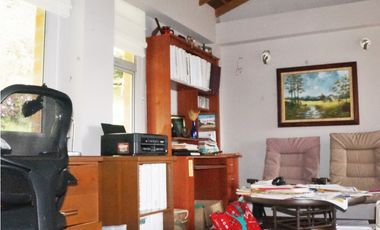 Venta casa en Alto del Escobero, Envigado 4 alcobas  Terraza y estudio