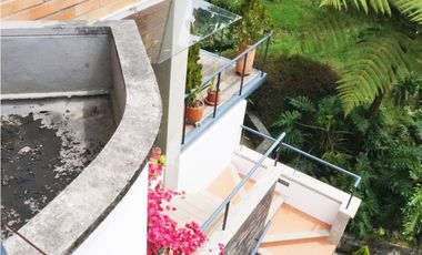 Venta casa en Alto del Escobero, Envigado 4 alcobas  Terraza y estudio