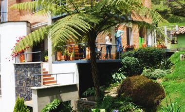Venta casa en Alto del Escobero, Envigado 4 alcobas  Terraza y estudio