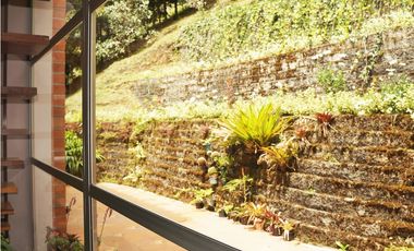Venta casa en Alto del Escobero, Envigado 4 alcobas  Terraza y estudio