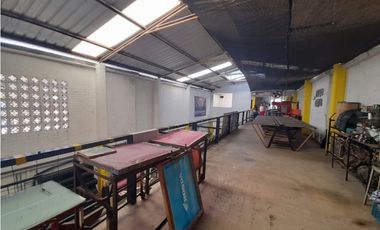 Se vende bodega grande Zona comercial Barrio Versalles Palmira Valle