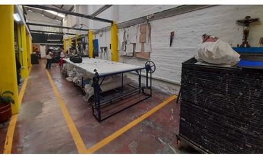 Se vende bodega grande Zona comercial Barrio Versalles Palmira Valle