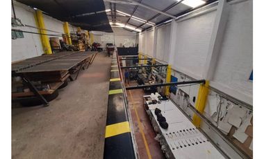 Se vende bodega grande Zona comercial Barrio Versalles Palmira Valle