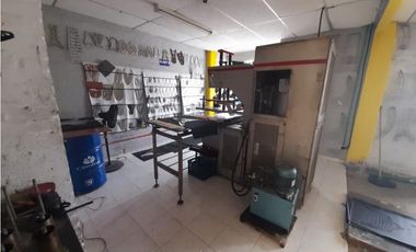 Se vende bodega grande Zona comercial Barrio Versalles Palmira Valle