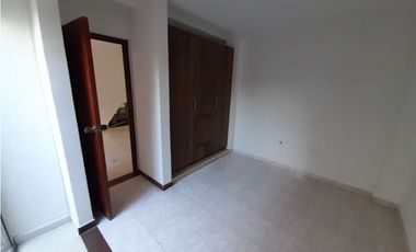 Se vende casa de dos pisos en conjunto Barrio Las Mercedes Palmira