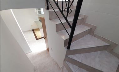 Se vende casa de dos pisos en conjunto Barrio Las Mercedes Palmira