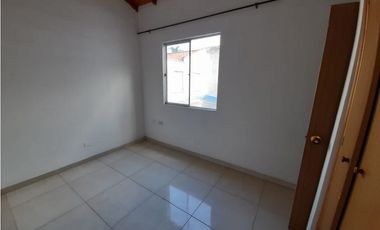 Se vende casa de dos pisos en conjunto Barrio Las Mercedes Palmira